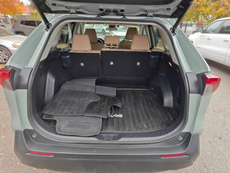 2020 Toyota RAV4 Hybrid XLE