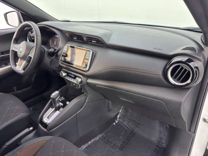 2020 Nissan Kicks SR