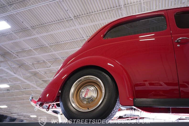 1937 Ford Tudor