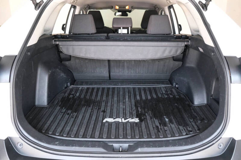 2020 Toyota RAV4 Hybrid LE