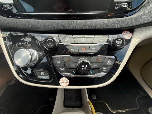 2022 Chrysler Pacifica Touring L