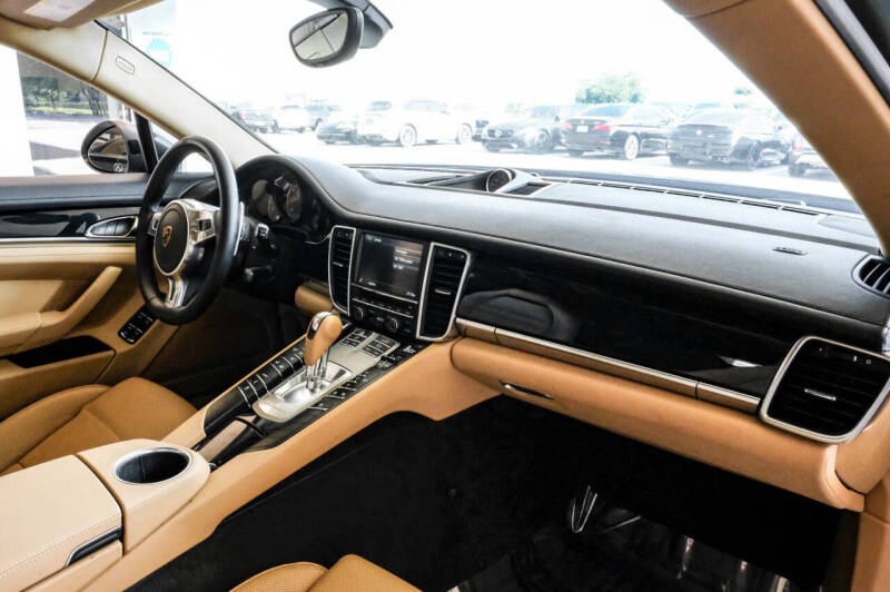 2016 Porsche Panamera Edition