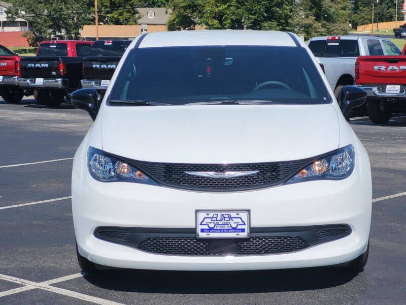 2026 Chrysler Voyager LX