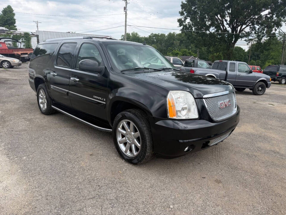 2007 GMC Yukon Denali's photo