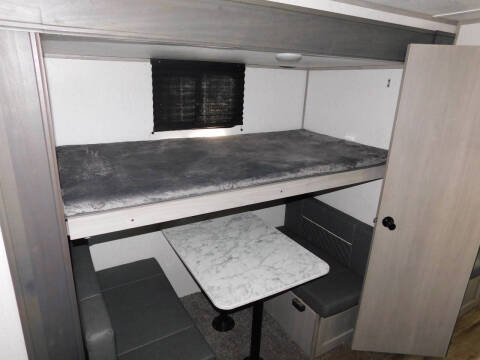 2023 Coleman Lantern 337 BH