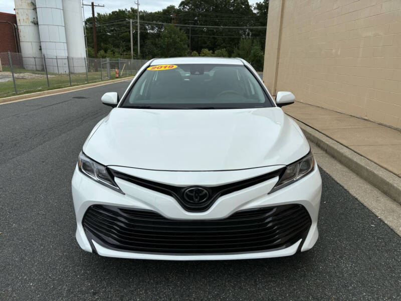 2019 Toyota Camry LE photo 6