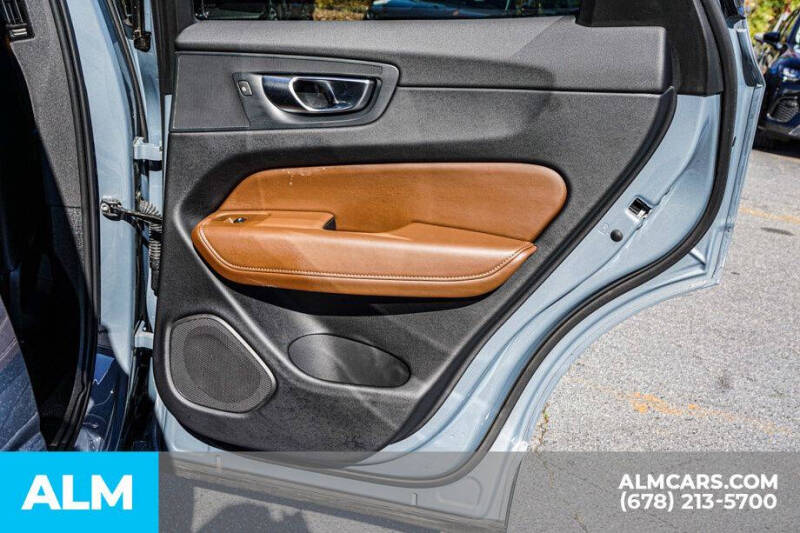 2024 Volvo XC60 Recharge T8 Plus Dark Theme