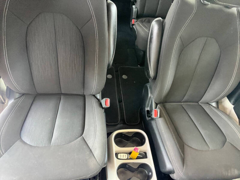2024 Chrysler Voyager LX