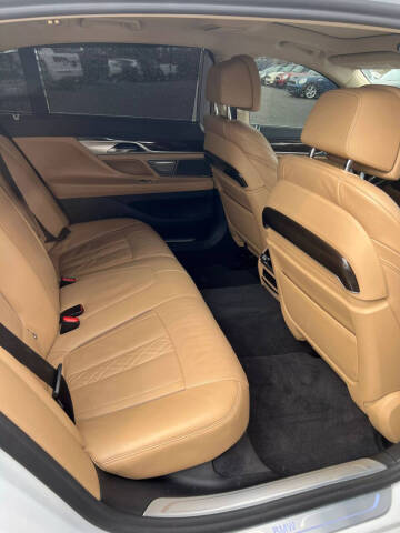 2022 BMW 7 Series 740i