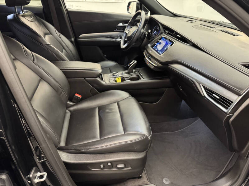 2022 Cadillac XT4 Premium Luxury