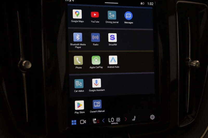 2023 Volvo XC60 B5 Plus Bright Theme