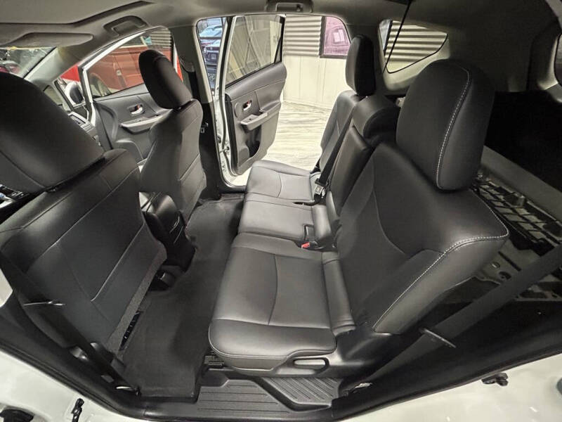 2016 Toyota Prius v Five