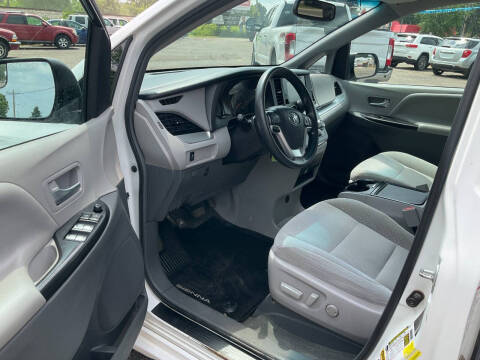 2017 Toyota Sienna LE 7-Passenger