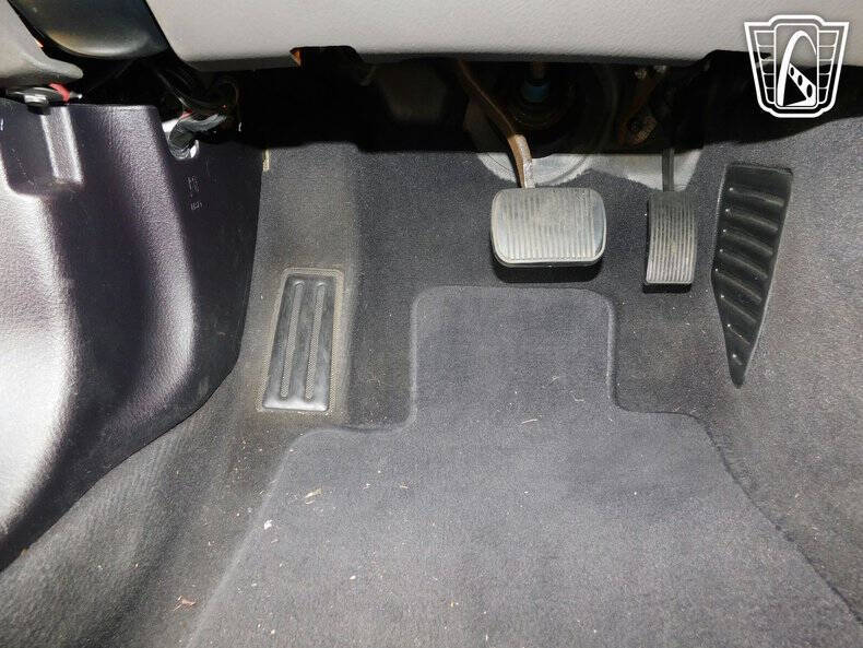 2004 Ford Thunderbird Deluxe