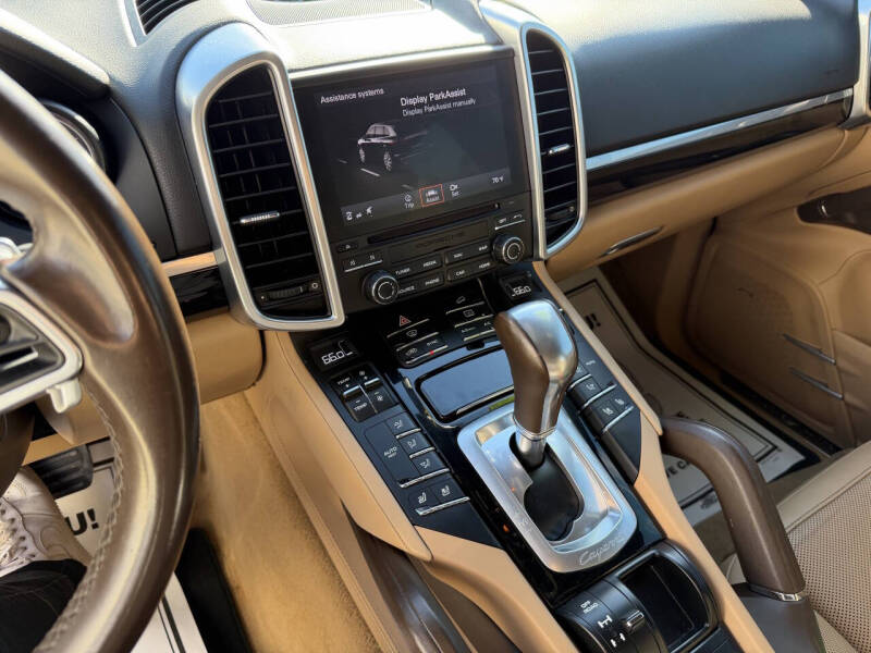 2017 Porsche Cayenne Platinum Edition