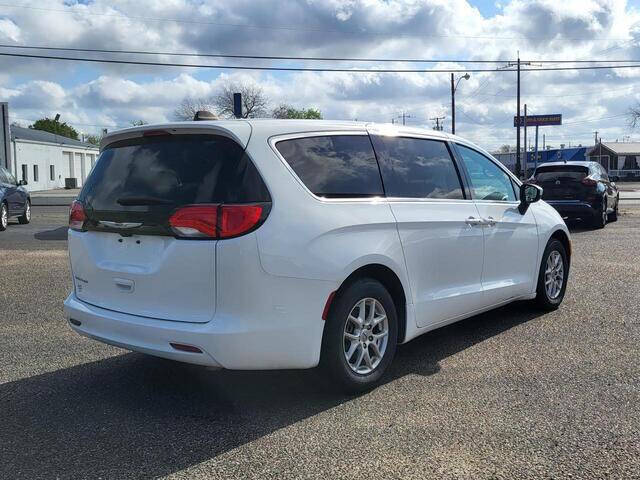 2023 Chrysler Voyager LX