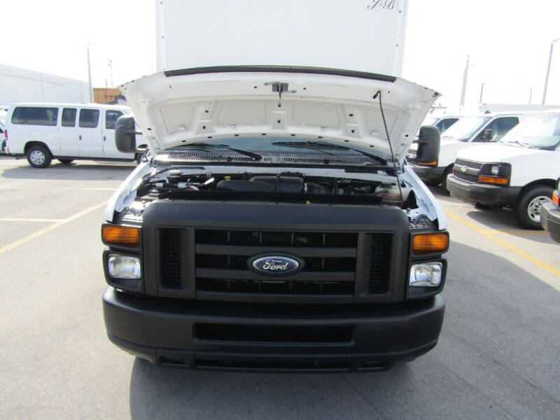 2013 Ford Econoline null photo 18