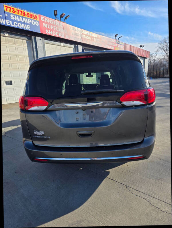 2017 Chrysler Pacifica Touring-L Plus