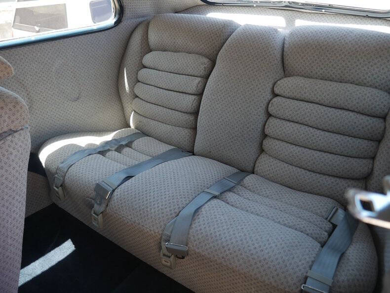 1937 Ford Deluxe
