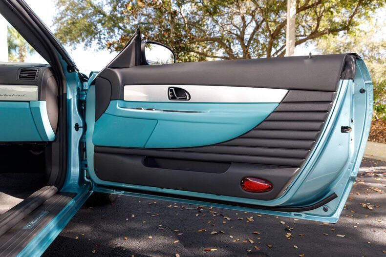 2002 Ford Thunderbird