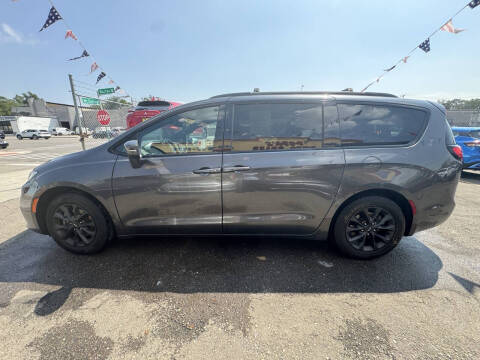 2021 Chrysler Pacifica Touring L
