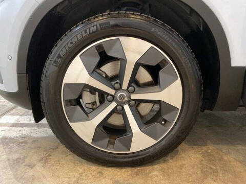 2025 Volvo XC40 B5 Plus Bright Theme