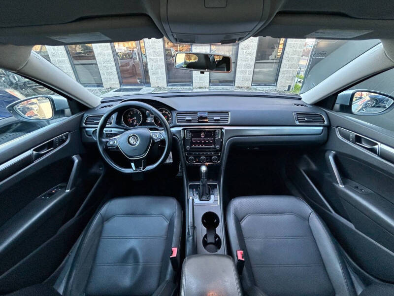 2018 Volkswagen Passat 2.0T R-Line