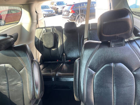 2017 Chrysler Pacifica Touring-L