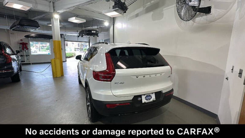 2026 Volvo XC40 B5 Plus