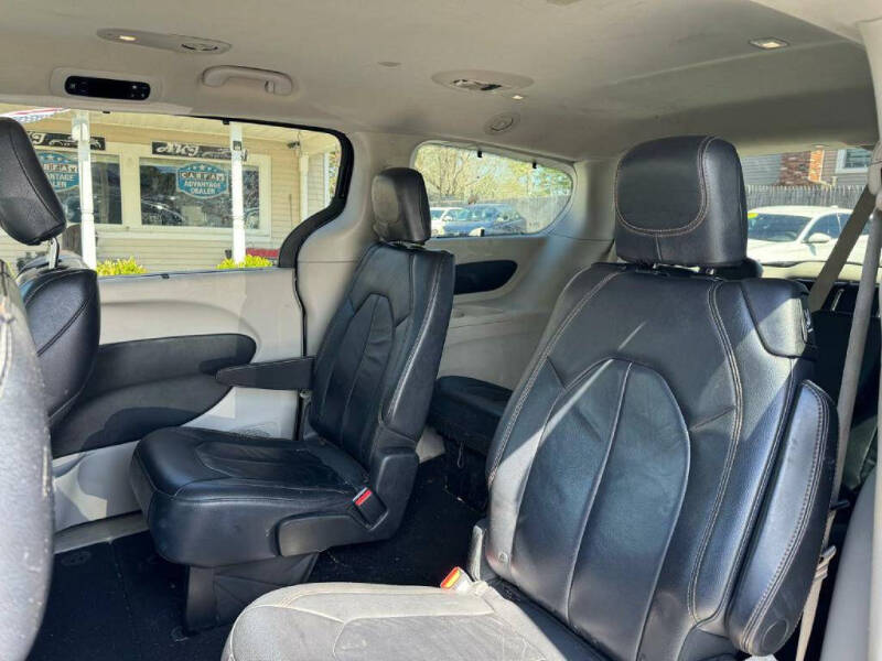 2017 Chrysler Pacifica Touring-L