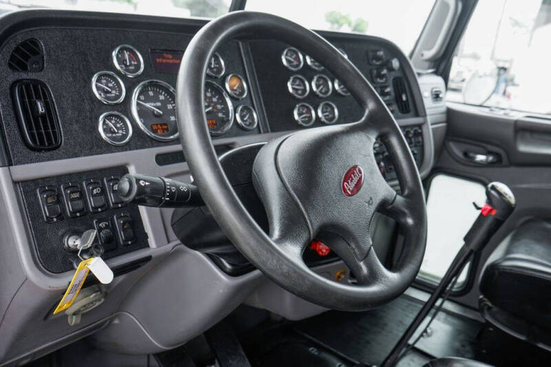 2020 Peterbilt 389