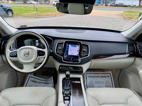 2017 Volvo XC90 T6 Momentum