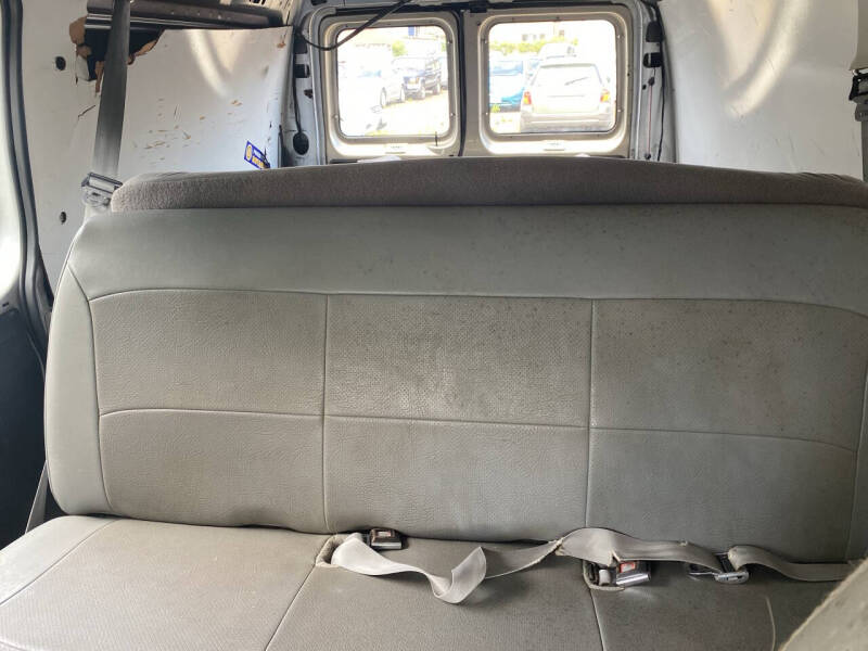 2004 Ford E-Series E-250