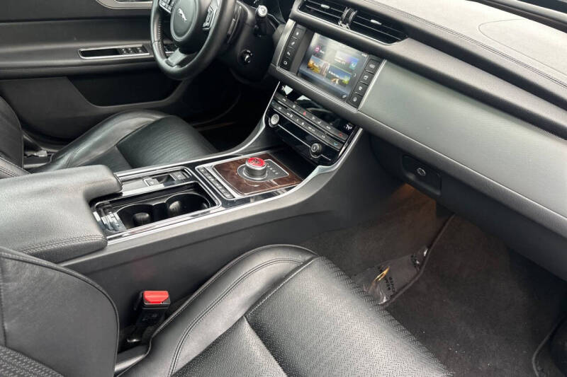 2017 Jaguar XF 20d Prestige