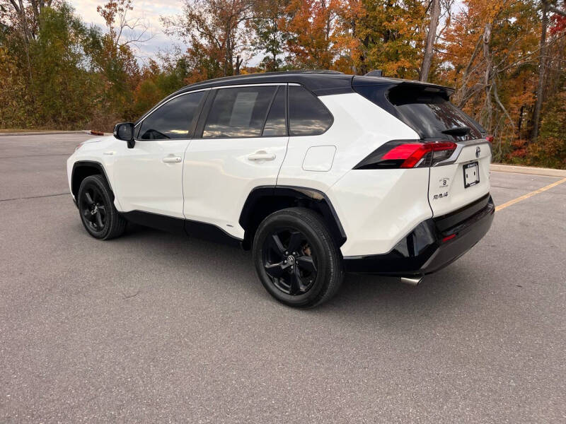 2019 Toyota RAV4 XSE photo 3