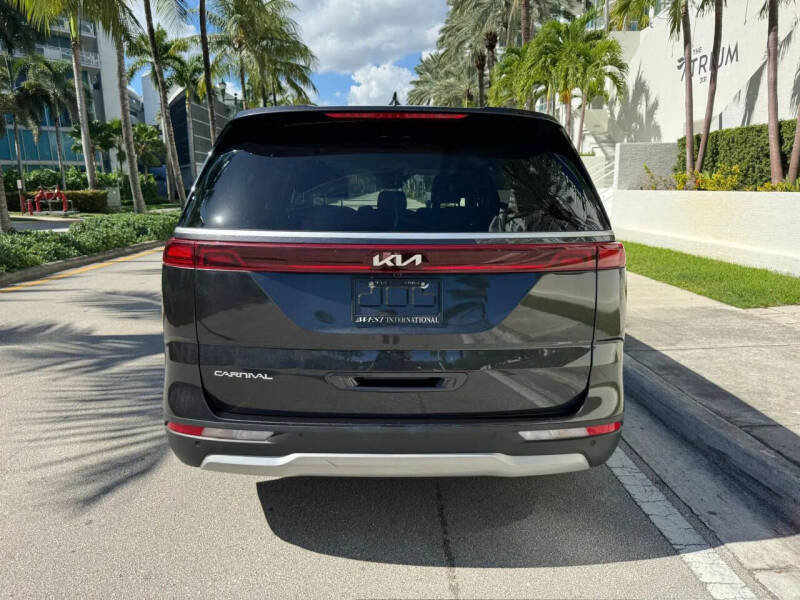 2024 Kia Carnival LX