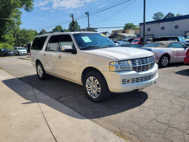 2013 Lincoln Navigator L for sale at DAGO'S AUTO SALES LLC in Dalton, GA