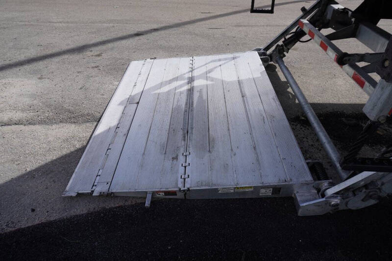 2018 Freightliner M2 106