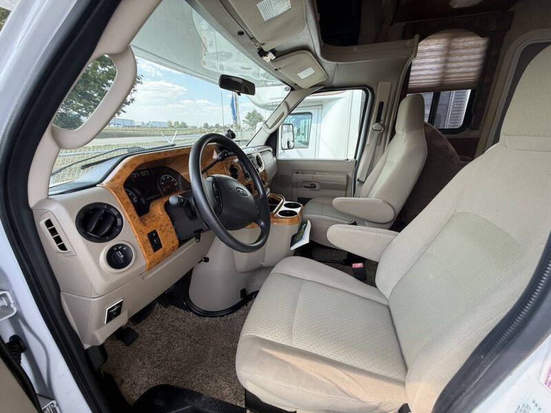 2010 Thor Motor Coach Four Winds 23A