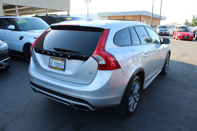 2018 Volvo V60 Cross Country T5 Premier