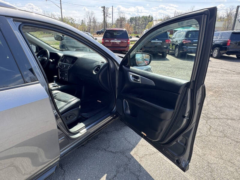 2019 Nissan Pathfinder SL