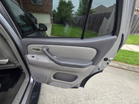 2004 Toyota Sequoia SR5
