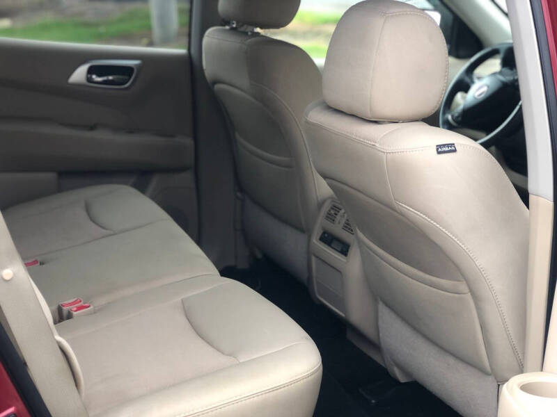 2017 Nissan Pathfinder SV