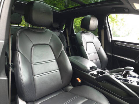 2023 Porsche Cayenne Platinum Edition