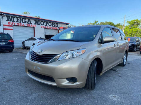 2012 Toyota Sienna LE 8-Passenger