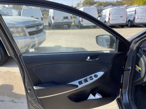 2013 Hyundai Accent SE