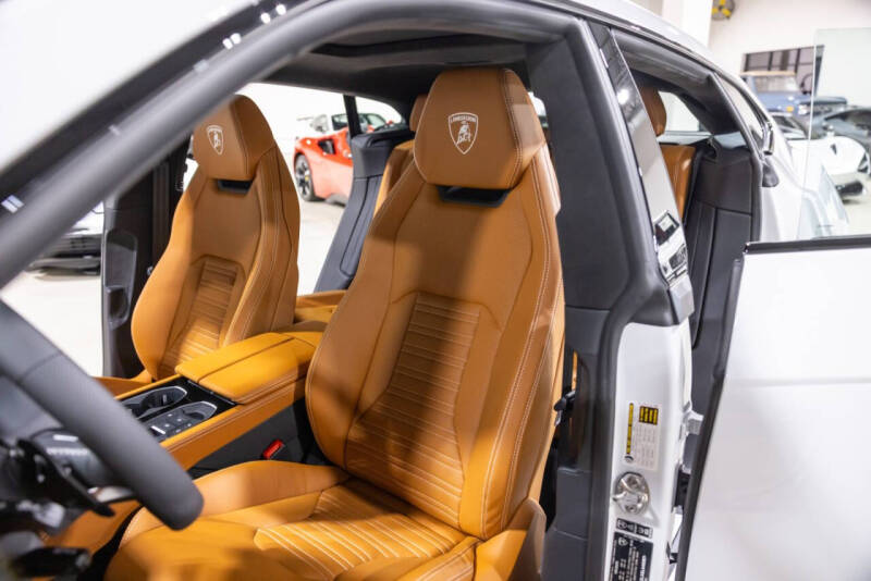 2025 Lamborghini Urus SE