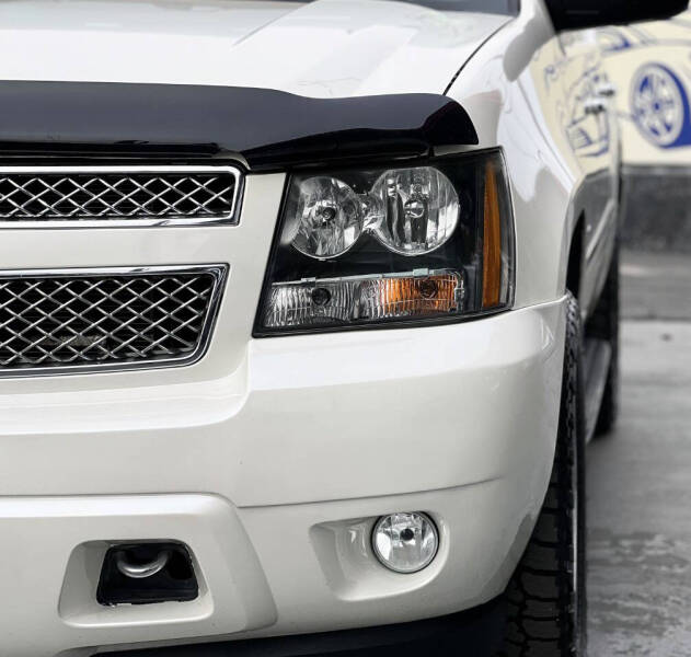 2012 Chevrolet Tahoe LTZ photo 3