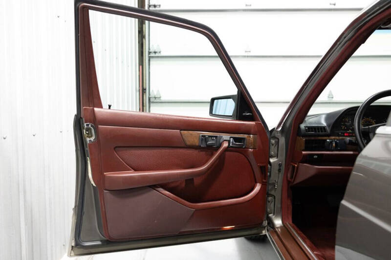 1988 Mercedes-Benz 560-Class 560 SEL