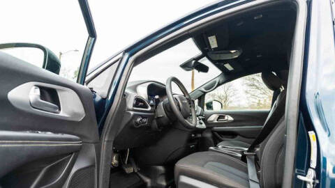 2024 Chrysler Pacifica Touring